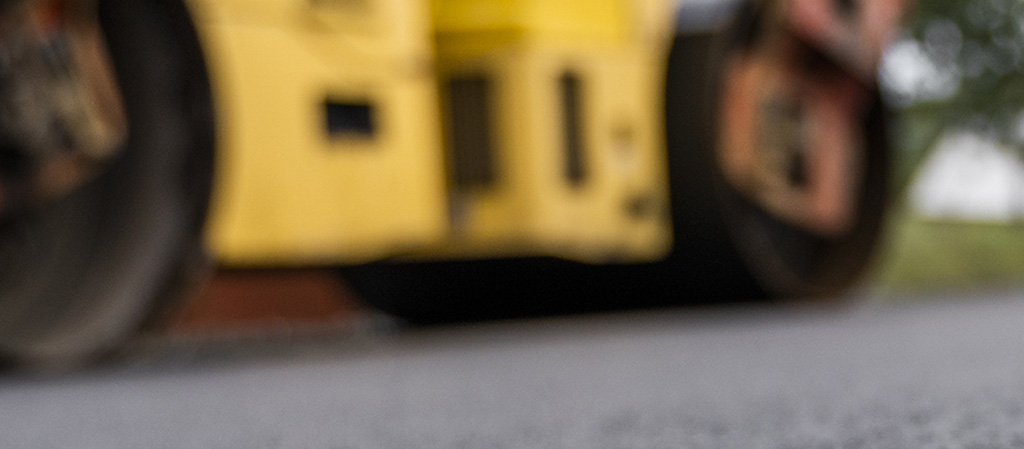 Finition de surface d’une chaussée en asphalt